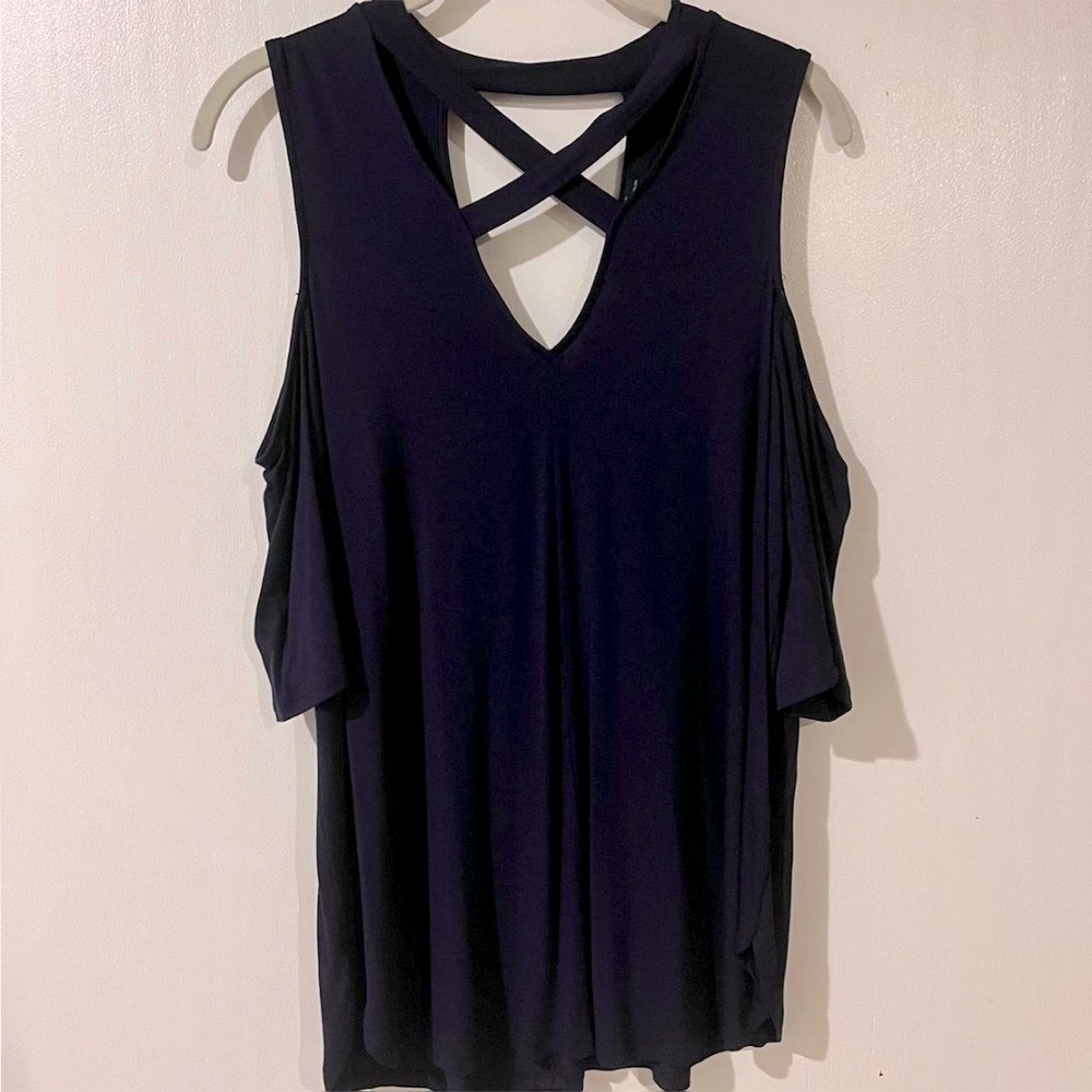 Soprano Cold Shoulder Cut Out Top Navy